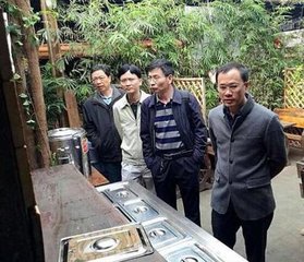元宵佳節(jié)食品機(jī)械設(shè)備晝夜不停的工作