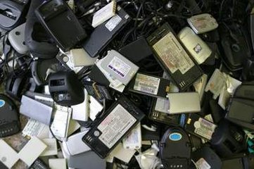 回收的廢舊手機(jī)是怎樣利用的？ 一個(gè)是“翻”，一個(gè)是“拆”