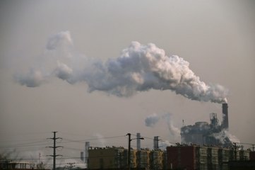唐山：鋼鐵企業(yè)非采暖季精準(zhǔn)化、差異化錯(cuò)峰生產(chǎn) 堅(jiān)決打贏藍(lán)天保衛(wèi)戰(zhàn)